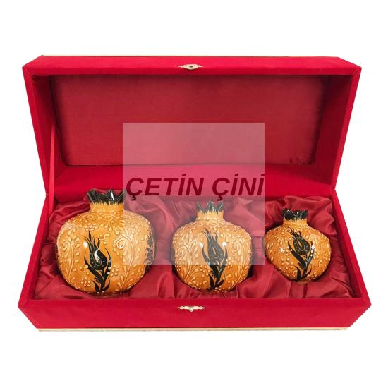 El İşlemesi Çini Kadife Kutulu Otantik Sarı Nar Takımı